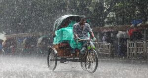আরও খারাপ হচ্ছে পরিস্থিতি! বুধবার পর্যন্ত দক্ষিণবঙ্গে ভারী বৃষ্টির হলুদ সতর্কতা, কোন কোন জেলায় বইবে ঝোড়ো হাওয়া?