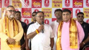 পুকুরে প্রতিমা বিসর্জন আর হবে না? শমীক ভট্টাচার্যের বিস্ফোরক মন্তব্যে রাজ্য রাজনীতিতে চরম শোরগোল!