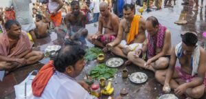 পিতৃপক্ষে পূর্বপুরুষদের আগে এই বিশেষ কাজ না করলেই ভুল! কোন ঋষিদের তর্পণ করা বাধ্যতামূলক?