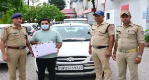 গাড়িতে নীল বাতি, ‘ভারত সরকার’ লোগো! আইবি অফিসার সেজে বড় প্রতারণার ছক কষতেই পুলিশের জালে ভুয়া আধিকারিক