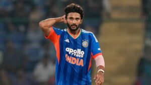 বোলিংয়ে আগুন জ্বালিয়ে সমালোচকদের মুখের জবাব! ভারতের ম্যাচ জেতানো হিরো কে এই অলরাউন্ডার?