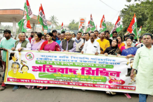 বিজয়গড়ে হামলা চালিয়েই বিপত্তি! রাজপথে আছড়ে পড়ল বিশাল প্রতিবাদ মিছিল, চরম উত্তপ্ত জাদবপুর