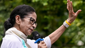 ‘দরকারে বিজেপি নেতাদের বাড়ির সামনে ধর্নায় বসব!’ সরাসরি অমিত শাহ ও পুলিশকে চরম হুঁশিয়ারি মমতার