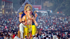 অনুমতি ছাড়াই বেপরোয়া ডিজে বাজানোর খেসারত! গণেশ বিসর্জনের শোভাযাত্রায় হুড়মুড়িয়ে ভেঙে পড়ল বাড়ি, মৃত ১