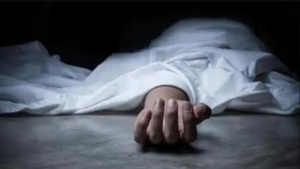 ঘর থেকে বেরোচ্ছিল পচা গন্ধ! দরজা খুলতেই খাটের উপর মিলল জনপ্রিয় তরুণ গায়কের পচে-গলা দেহ