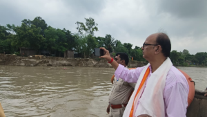 ভয়াবহ রূপ নিচ্ছে গঙ্গা! জলস্তর বিপদসীমা ছুঁতেই তলিয়ে গেল ৭টি বাড়ি, চরম আতঙ্কে নদীপারের মানুষ