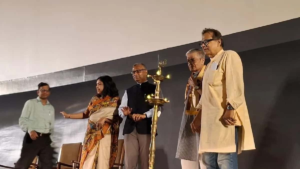 সত্যজিতের কড়া নির্দেশ, মেকআপ ছাড়া ক্যামেরার সামনে এসেই ঘাবড়ে গিয়েছিলেন উত্তম! ফাঁস হল ‘নায়ক’ ছবির নেপথ্য রহস্য