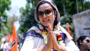বিক্ষোভের মুখে মহুয়া মৈত্র! গাড়ি ঘিরে ‘চোর চোর’ স্লোগান, কালো পতাকা দেখিয়ে পথ অবরোধ উত্তাল চাপড়ায়