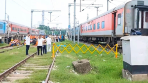 ভয়ংকর ট্রেন দুর্ঘটনা! ভুল লাইনে ঢুকে ট্র্যাক থেকে ছিটকে গেল মহানন্দা এক্সপ্রেস, ব্যাহত রেল চলাচল