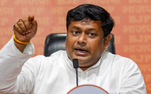 পুরভোটে বাজিমাত করতে বিজেপির মেগা বৈঠক! আদি-নব্য বিতর্ক মুছে কর্মীদের বাড়ি বাড়ি যাওয়ার কড়া বার্তা সুকান্তের