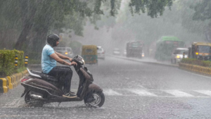 ব্রিকস সম্মেলনের ঠিক আগে চরম দুর্যোগে ভাসল রাজধানী! জলের তলায় দিল্লি, আবহাওয়া নিয়ে বিরাট আপডেট