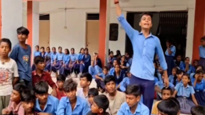 মেনু কার্ডে ছিল ডিম, থালা খালি পেতেই ফুঁসে উঠল খুদেরা! স্কুল চত্বরে প্লেট আছড়ে চরম বিক্ষোভ