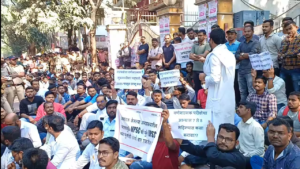 পরীক্ষা ব্যবস্থার দুর্নীতির বিরুদ্ধে ফুঁসে উঠলেন হাজার হাজার শিক্ষার্থী! মহারাষ্ট্রে তুঙ্গে বিক্ষোভ