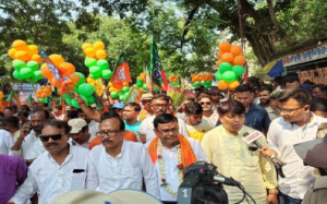 রেজিনগরের আকাশে উড়বে শিল্পের ধোঁয়া! উপনির্বাচনের প্রচারে নামতেই শমীক ভট্টাচার্যের হুঙ্কারে তোলপাড় রাজ্য রাজনীতি
