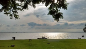 ৫৮ গেটের গর্জন আর ডিয়ার পার্কের ম্যাজিক! বর্ষায় ঘুরে আসার সেরা ও শান্ত নদীর ধার কোনটি?