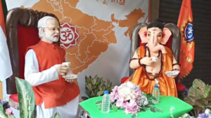 গণেশের পাশে বসা মোদির হাতে চায়ের কাপ! বেলুড়ের এই তাক লাগানো থিম দেখলে চোখ কপালে উঠবে!