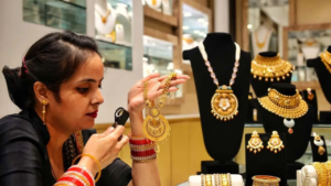 বিশ্বকর্মা পুজোর দিনই আকাশছোঁয়া লাফ সোনার! এখনই না কিনলে মস্ত বড় ভুল করবেন, জানুন আজকের রেট