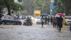 ভারী বৃষ্টিতে রাস্তা-সেতু বন্ধের সতর্কতা! স্থানীয়দের সতর্ক থাকার জরুরি নির্দেশ