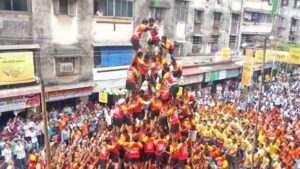 আনন্দের উৎসব মুহূর্তে পরিণত হলো বিষাদে! দহি হ্যান্ডির সেলিব্রেশনে মুম্বই ও ঠাণেতে যা ঘটল, জানলে শিউরে উঠবেন।