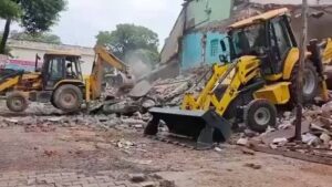 কোর্টের আদেশে সরকারি জমিতে ভাঙল মসজিদ! হাই অ্যালার্ট ও সাংসদকে হাউজ অ্যারেস্টে তোলপাড় উত্তর প্রদেশ।