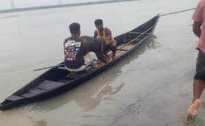 তিস্তার উত্তাল স্রোতে ভেসে যাচ্ছিল ছোট্ট হাতি! মাঝিদের অভাবনীয় সাহসিকতায় প্রাণে বাঁচল ১৫ দিনের হস্তিশাবক