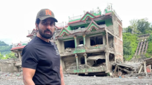 ত্রাণসামগ্রী নিয়ে সরাসরি নেপালের ধ্বংসস্তূপে সোনু সুদ! ‘মসিহা’র এ কোন মানবিক রূপ দেখল বিশ্ব?
