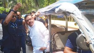 টোটোয় চড়ে ভোট দিলেন মুখ্যমন্ত্রী শুভেন্দু অধিকারী!, ভোট দিয়ে বড় ঘোষণা শুভেন্দুর