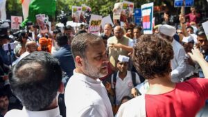জ্ঞানেশ কুমারের বিরুদ্ধে বিক্ষোভে উত্তাল দিল্লি! পুলিশি নিরাপত্তায় আটক রাহুল ও প্রিয়াঙ্কা গান্ধী