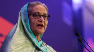 ‘মৃত্যু বা গ্রেপ্তার হতে পারি, তাও যাব!’-বাংলাদেশে ফেরার চ্যালেঞ্জ শেখ হাসিনার