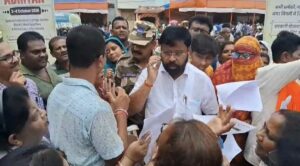 “ক্যামেরা বন্ধ করুন, সরকার সাহায্য করবে!”-দুর্গাপুরে অন্নপূর্ণা যোজনা নিয়ে কী বললেন বিধায়ক?