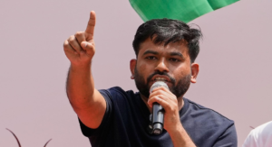 আরশোলাদের মিথ্যে দাবি গুঁড়িয়ে দিল পুলিশ! দিল্লির বিক্ষোভের ভিডিও ঘিরে নেটপাড়ায় চরম শোরগোল