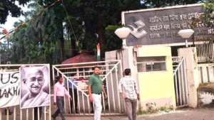 উপাচার্যকে হেনস্থা ও দফতরে ভাঙচুর! সত্যজিৎ রায় ফিল্ম ইনস্টিটিউটে কড়া পদক্ষেপ, বহিষ্কৃত ৬ পড়ুয়া