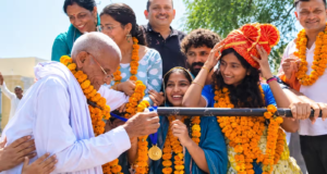 ‘দাদু, এটা তোমার জয়!’ এশিয়ান গেমসে সোনা জিতে গ্রামে ফিরতেই আবেগে ভাসলেন কীর্তি শর্মা
