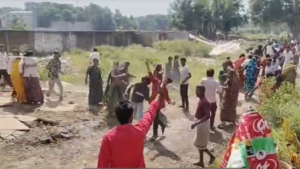ইন্দোরে বুলডোজার ও সাফাই ধর্মঘটের জেরে চরম বিশৃঙ্খলা! প্রশাসন ও বাসিন্দাদের সংঘর্ষে রণক্ষেত্র এলাকা