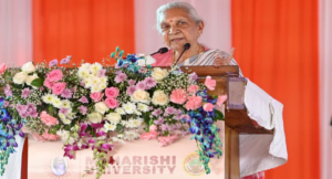 “নিজের পায়ে দাঁড়িয়ে তবে প্রেম করুন!” তরুণ প্রজন্মকে মহা-পরামর্শ উত্তরপ্রদেশের রাজ্যপালের
