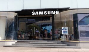 পুজোর মুখে স্মার্টফোন কেনার প্ল্যান? Samsung প্রেমীদের কপালে চিন্তার ভাঁজ, এক ধাক্কায় বাড়ল ৩টি ফোনের দাম!
