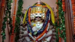 দশেরায় রাবণ দহন নয়, এখানে হয় পুজো! ১৩৬ বছরের পুরনো এই মন্দিরের দরজা বছরে খোলে মাত্র একদিন