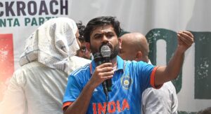 কবে থেকে তেরঙ্গা ওড়ানো অপরাধ? দলের দুই নেতা জেলবন্দি হতেই দিল্লিতে বড় প্রতিবাদের ডাক অভিজিৎ দিপকের