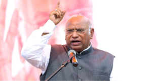 “মোদীর বাপও যাবে!” খাড়গের বিস্ফোরক মন্তব্যে তুলকালাম! রাজনৈতিক হিংসা নাকি ভাষার দেউলিয়াপনা?