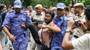 যন্তর মন্তরে ধুন্ধুমার! মুখ্য নির্বাচন কমিশনারের বিরুদ্ধে বিক্ষোভে ফেটে পড়ল আপ ও যুব কংগ্রেস, আটক সৌরভ ভরদ্বাজ
