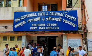 আদালত কক্ষের ভেতরেই বিচারককে দেখে সজোরে ‘জয় শ্রীরাম’ স্লোগান! শিলিগুড়ির আদালতে ঘটে যাওয়া এই নজিরবিহীন ঘটনায় চরম শোরগোল