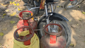 গ্যাস এজেন্সিতে বিশাল চুরি! রাতের অন্ধকারে গুদাম থেকে গায়েব ১৪০টি রান্নার সিলিন্ডার, এলাকায় তীব্র চাঞ্চল্য