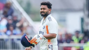 পিচেই আম্পায়ারের ওপর চড়াও পান্ত! হাই-ভোল্টেজ নাটকের পরেই সস্তায় উইকেট বিলিয়ে ফিরলেন তারকা ব্যাটার