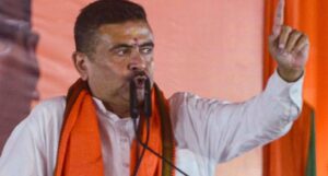 “গরুর গাড়ির হেডলাইট!” মমতাকে নিয়ে বিস্ফোরক শুভেন্দু, রেজিনগরের সভা থেকে তুললেন ঝড়
