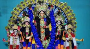 কার্তিকের পাশে নবপত্রিকা আর দুর্গার আগেই মনসা বিসর্জন! ৩০০ বছরের পুরনো এই জমিদার বাড়ির পুজো দেখলে চোখ কপালে উঠবে!